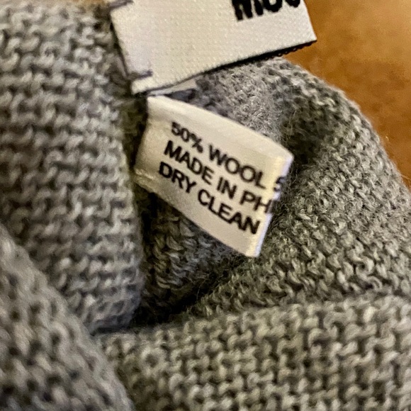 Moschino Knit Gloves with Ruffle Cuffs NWOT - Picture 8 of 10